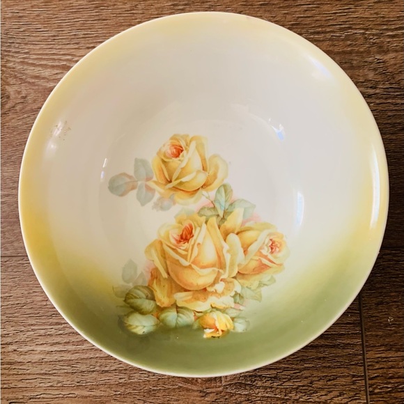 Vintage Germany Hand-Painted
Yellow Roses Serving Bowl - Picture 2 of 15